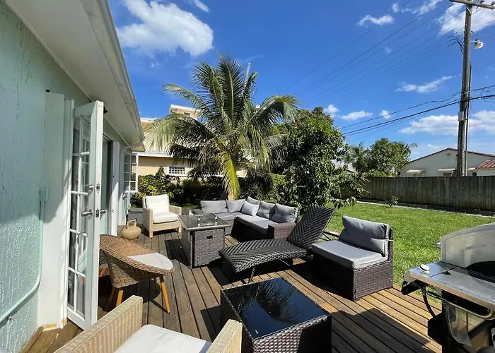 Hot Tub, Tiki Bar, Outdoor Shower, Near Intercoastal Waterway!