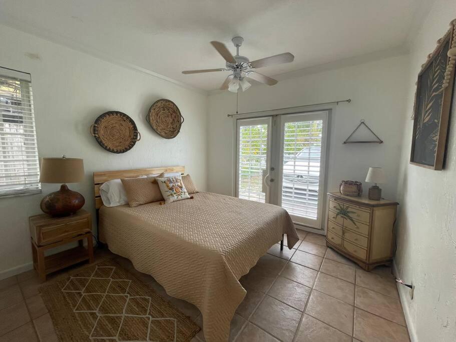 Villa Hot Tub, Tiki Bar, Outdoor Shower, Near Intercoastal Waterway! West Palm Beach